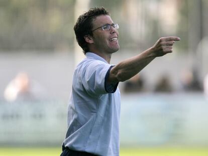 Rubi, dando instrucciones durante un partido del Girona.