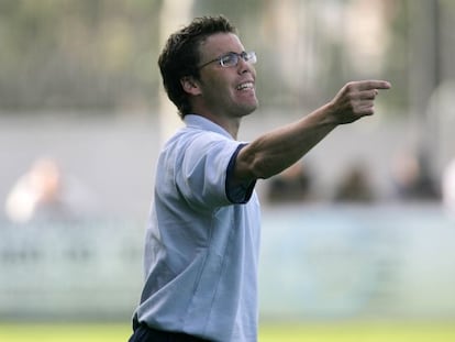 Rubi, dando instrucciones durante un partido del Girona.