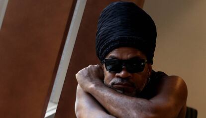 El brasileño Carlinhos Brown durante la entrevista en un hotel de Madrid.