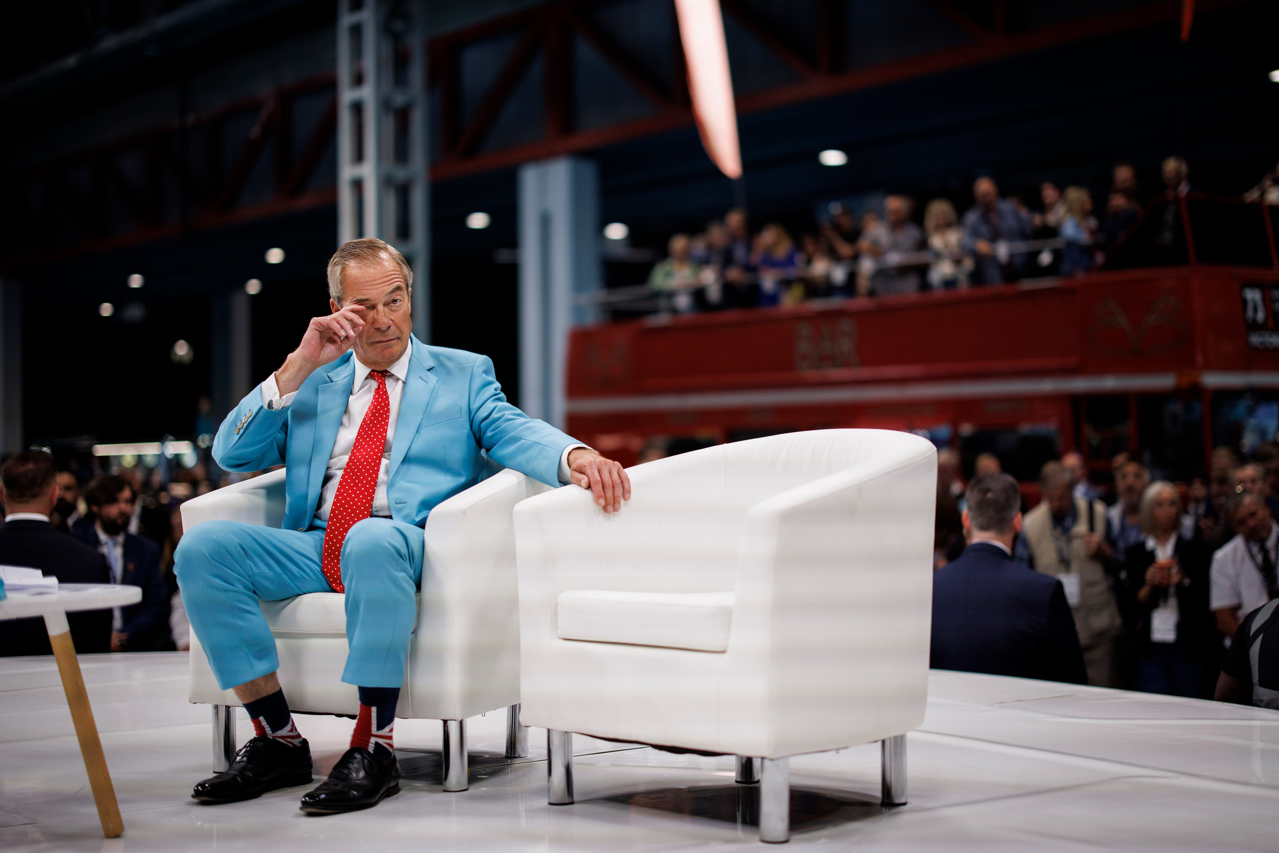 Una nueva donación multimillonaria al ultra Farage hace sonar las alarmas en el resto de partidos británicos