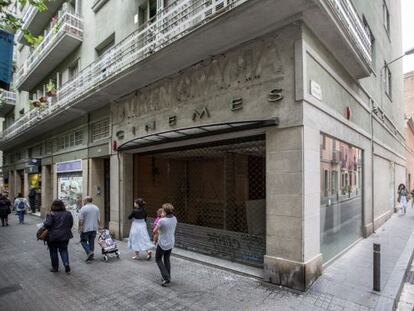 El edificio que alberg&oacute; las salas del Lauren Gr&agrave;cia, en obras.