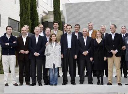 Los barones del PP convirtieron este acto de Valladolid el 31 de mayo en el espaldarazo definitivo a Rajoy. Faltaron los líderes de Madrid, La Rioja, Castilla-La Mancha y Extremadura, aunque por razones distintas. Entre los <i>números uno</i> estaban Núñez Feijóo, Sirera, Valcárcel, Herrera, Arenas, Estarás, Camps, Esteban, Soria, Diego, Sánchez y Alcalde.