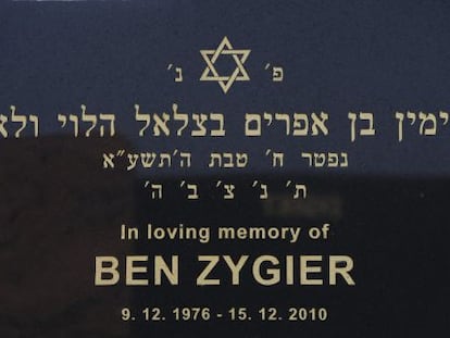 Detalle de la lápida de Ben Zygier en el cementerio judío de Chevra Kadisha en Melbourne (Australia).