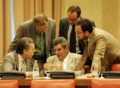 Los diputados socialistas López Garrido, Villarubia, Hernando, Cuesta y Vallés, en la Diputación Permanente.