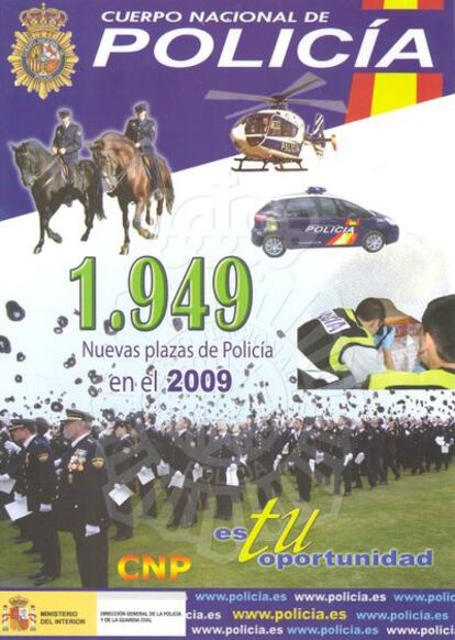 Cartel de la Policía Nacional en el que se informa de las 1.949 nuevas plazas para 2009.