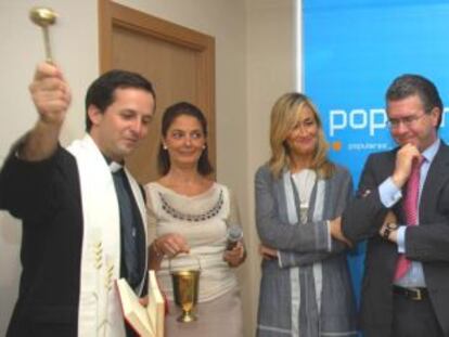 Inauguraci&oacute;n de la sede del PP en Boadilla del Monte con Gonz&aacute;lez Panero (segundo por la derecha).