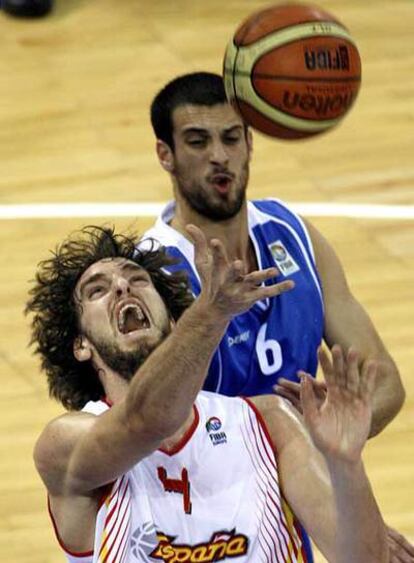 Pau Gasol encesta anticipándose a Halperin.