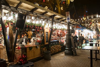 El mercadillo navideño de la plaza de Vörösmarty, en Budapest, atrae a más de 600.000 visitantes cada año.