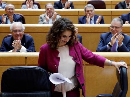 La ministra de Hacienda, María Jesús Montero, tras su intervención en el Senado