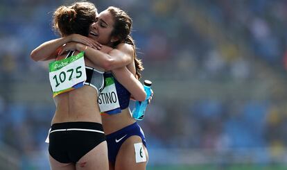 Abbey D´Agostino y Nikki Hamblin

Tras una caída durante la prueba de 5000 metros, las atletas norteamericana y neozelandesa colaboraron para levantarse e intentar continuar con la prueba. Posteriormente fueron readmitidas en la final por ser la representació del espíritu olímpico.