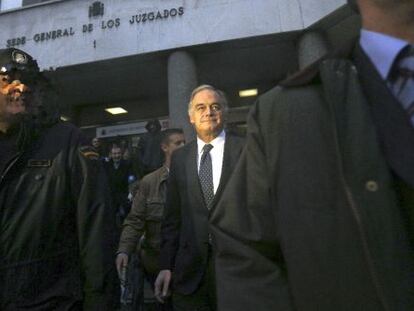 Esteban González Pons sale de los juzgados de plaza de Castilla, en Madrid, tras declarar como testigo ante el juez del caso Nóos.