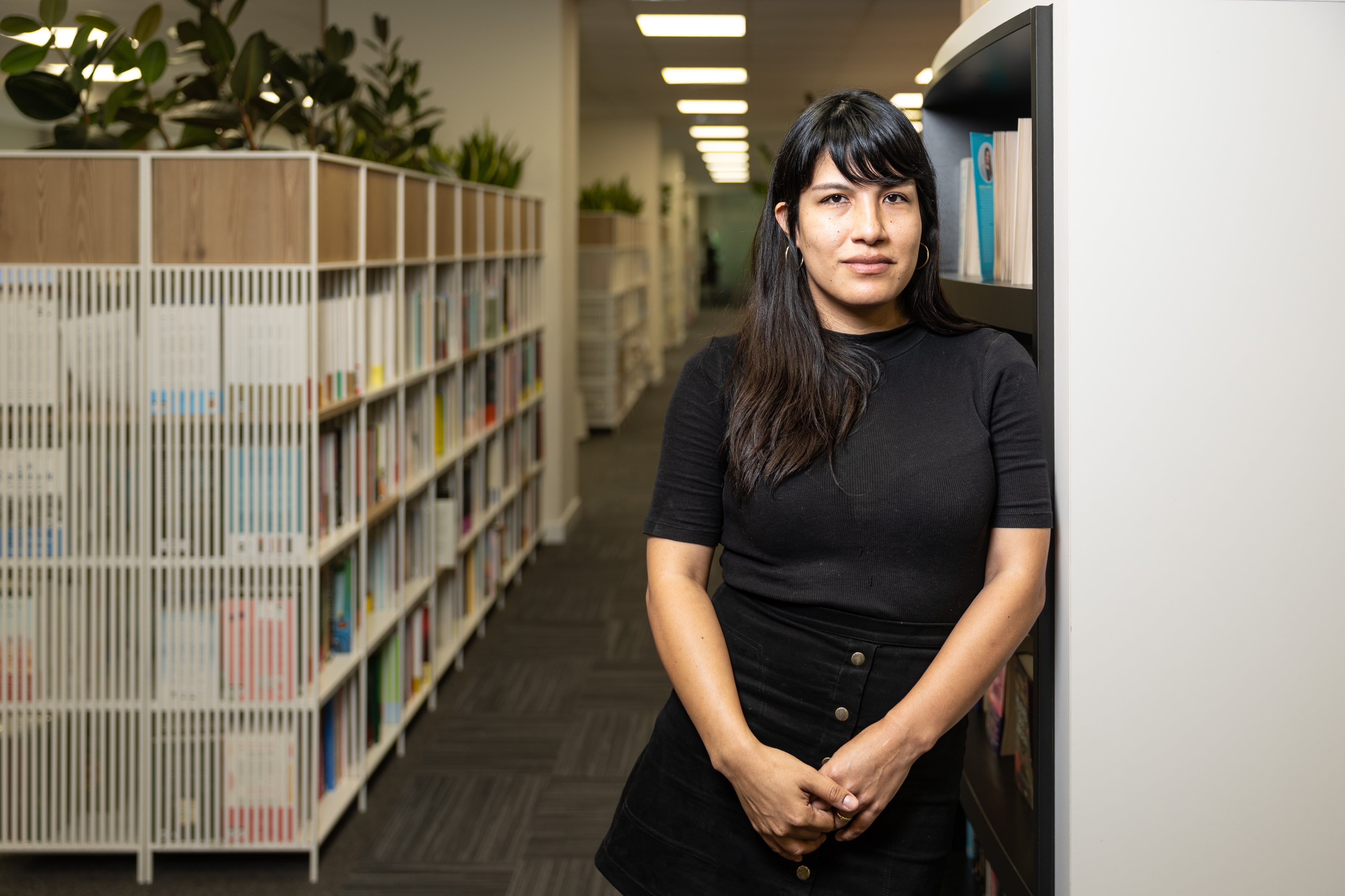 Rosa Chávez Yacila , escritora y periodista peruana, en las oficinas de Penguin Random House, en Madrid.