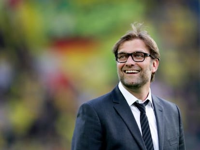 Klopp mira a su afición durante el partido ante el Madrid