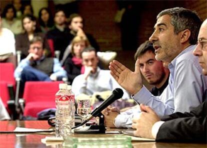 El coordinador general de IU, Gaspar Llamazares, ayer, en la Universidad de Cantabria.