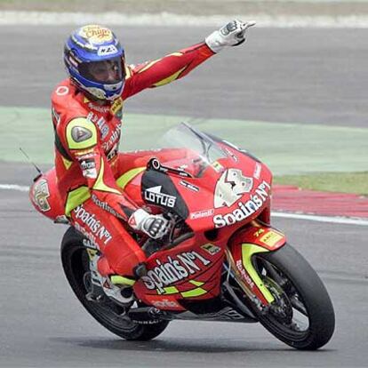 Jorge Lorenzo celebra su triunfo en Assen.