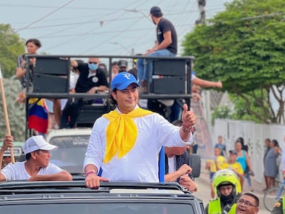 Nicolás Petro, en una caravana luego del triunfo electoral de su padre, en junio de 2022.