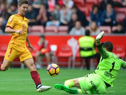 Vietto hace el gol del Sevilla.