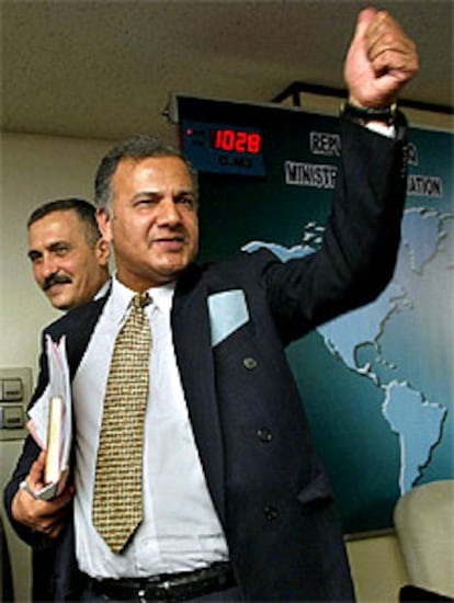 El científico iraquí Kathim Jamil se dirige a la prensa en Bagdad.