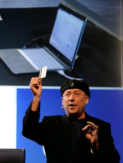 Mooly Eden, vicepresidente de Intel, defiende los 'ultrabooks'.