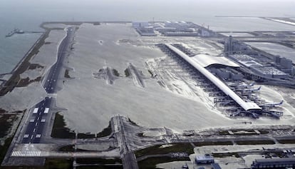 O aeroporto internacional de Kansai, em Osaka (Japão), parcialmente inundado pelas chuvas provacadas pelo tufão.