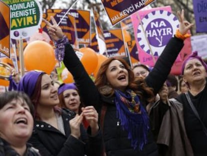 Mujeres de todo el mundo convocan paros en 50 países el 8 de marzo para denunciar la discriminación