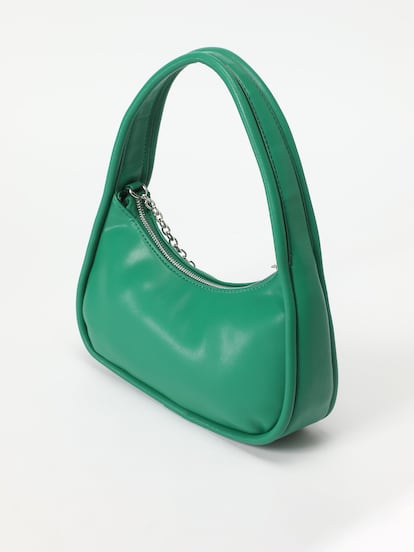 En un potente color verde y con una cadena plateada como toque diferenciador. Este bolso medialuna de Lefties de efecto piel se convertirá en uno de tus básicos de estilo infalible.
Desde3,99€