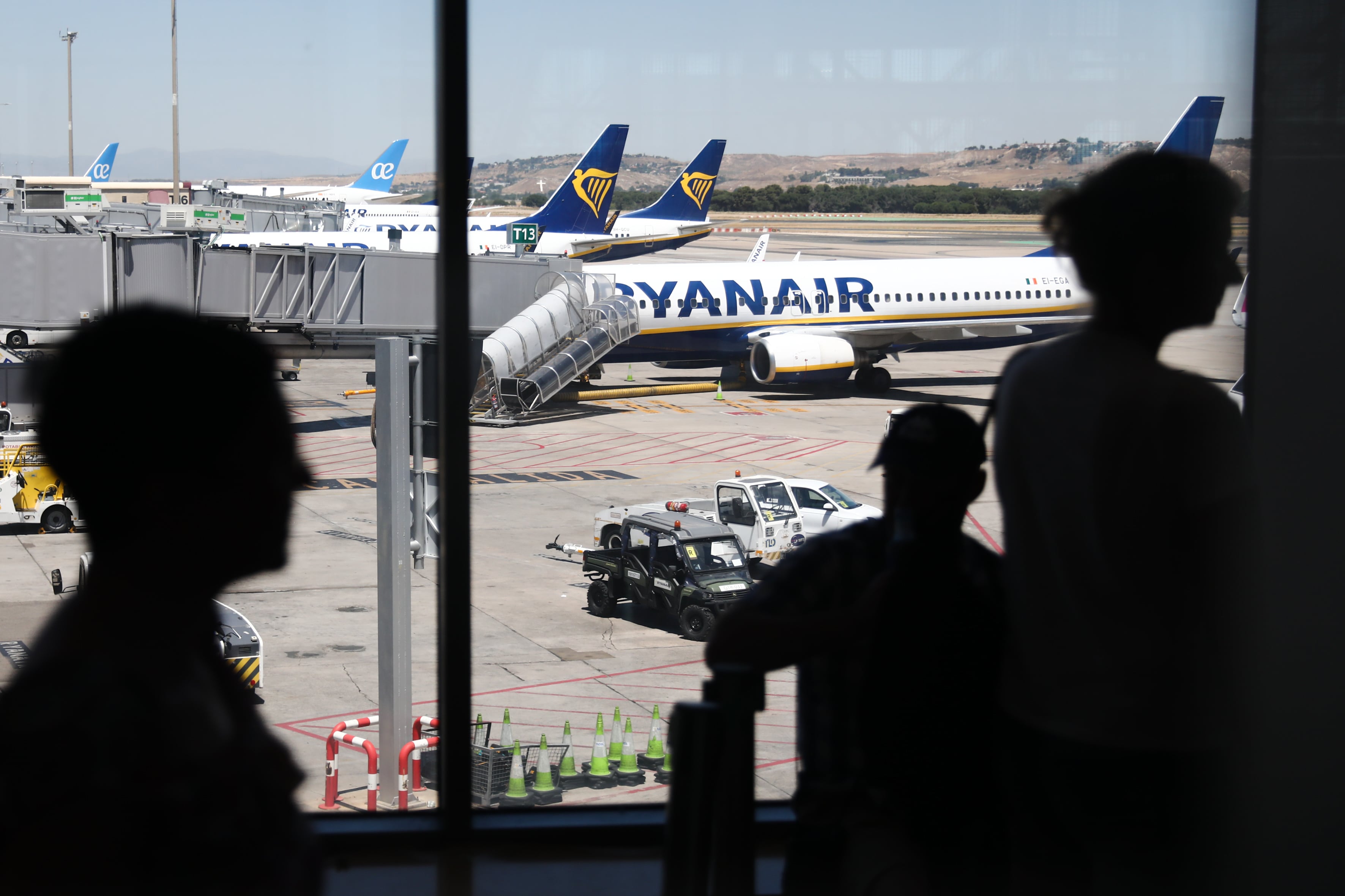 Les majors ‘low cost’ en la xarxa d'Aena disparen el trànsit a l'estiu malgrat la crisi del fuel