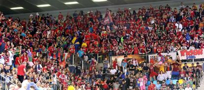 Afición del Baskonia en las gradas del Gran Canaria Arena