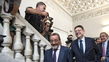 El presidente de la Generalitat, Ximo Puig, en el centro, con empresarios.