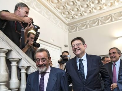 El presidente de la Generalitat, Ximo Puig, en el centro, con empresarios.