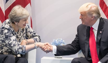 Theresa May y Donald Trump en el segundo d&iacute;a de cumbre del G20 en Hamburgo. 