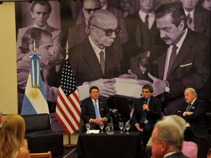 Entrega dos documentos desclassificados pelos EUA, em Buenos Aires.