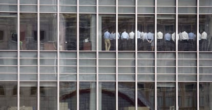 Personal de Lehman Brothers, en una reunión en sus oficinas de Londres, el 11 de septiembre de 2008.