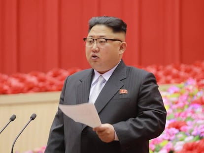 Kim Jong-un discursa durante a Conferência de Presidentes dos Comitês do partido.