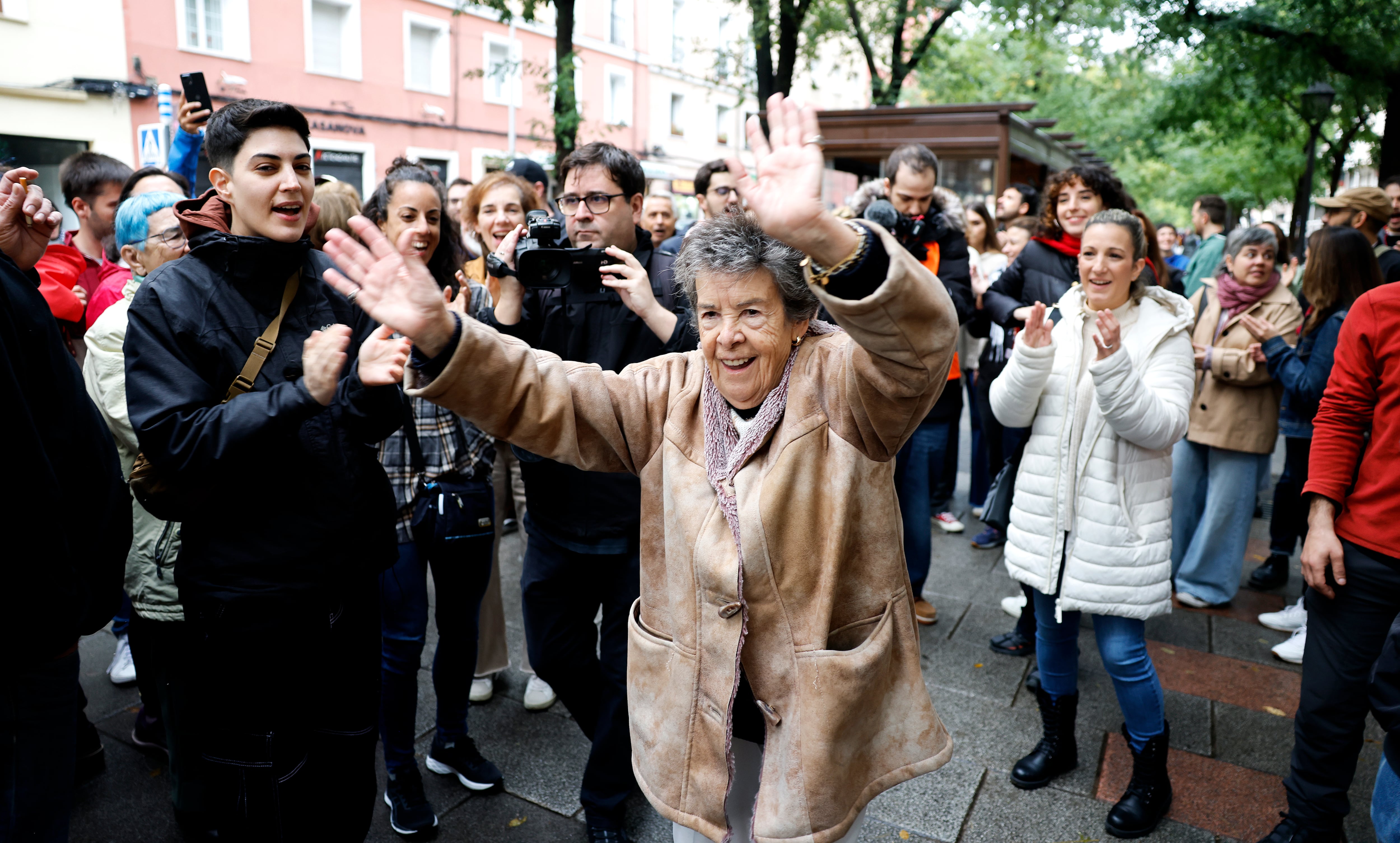 Maricarmen en octubre de 2025 en la celebración de la paralizacion de su tercer intento de desahucio.