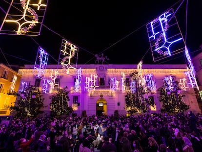 Encendido de las luces de Navidad en la Plaza del Carmen de Granada, el año pasado.