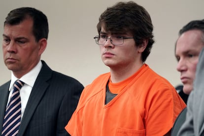 Payton Gendron escucha su sentencia en un juicio celebrado en 2023 en Búfalo (Estados Unidos).