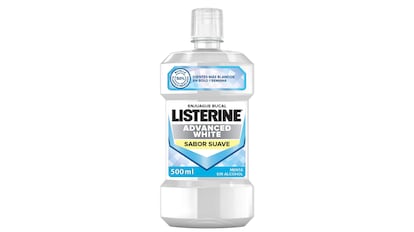 Listerine Advanced White proporciona dientes más blancos en tan solo dos semanas.