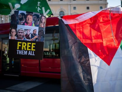 Libia deja en libertad a los diez activistas de la caravana con ayuda para Gaza detenidos hace un mes, incluida una española