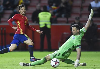 David Silva marca el primer gol del partido.