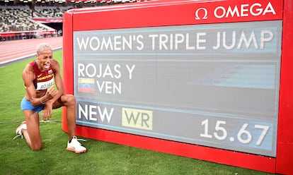 La venezolana Yulimar Rojas, tras batir el récord mundial de triple salto en los Juegos de Tokio.
