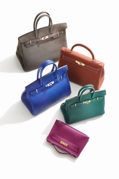 El bolso Kelly, en versión marrón y rosa, y el Birkin, en gris, azul
y verde. Estos modelos de Hermès son dos de los complementos
vintage más buscados.