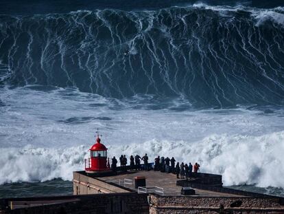 Faro y fuerte de San Miguel, el anfiteatro de las olas.