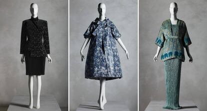 De izquierda a derecha, traje de Patrick Kelly (otoño/invierno 1988-1989), conjunto de vestido y abrigo de Yves Saint Laurent para Dior (primavera/verano 1958) y vestido con chaqueta de Mariano Fortuny (años veinte-treinta).