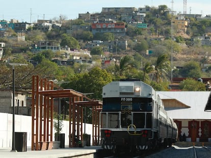 El tren Interoceánico, durante su inauguración este viernes, en Salina Cruz (Oaxaca).