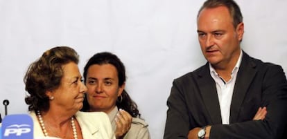 La candidata del PP a l'alcaldia de València, Rita Barberá, i el candidat a la presidència de la Generalitat, Alberto Fabra, després de saber els resultats electorals.