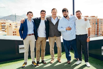 Equipo de responsables de la compañía AgForest. De izquierda a derecha: Guillermo de Santiago, Pablo Quesada, Juan Carlos Martín, Gonzalo Bueno y Darío Gumiel.