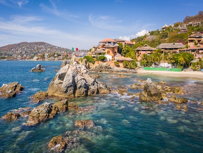 La bahía de Zihuatanejo, recién designado Pueblo Mágico en Guerrero (México).