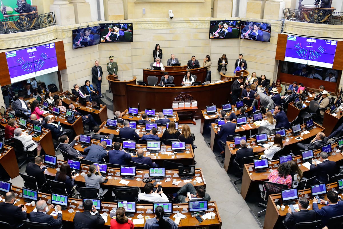El Congreso hunde la reforma política y le endosa a Petro su segunda ...
