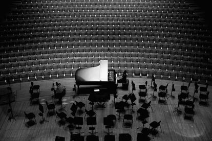 Una pianista se ensaya para un concierto en el auditorio de la Ópera de Sídney, 20 de septiembre de 2013.